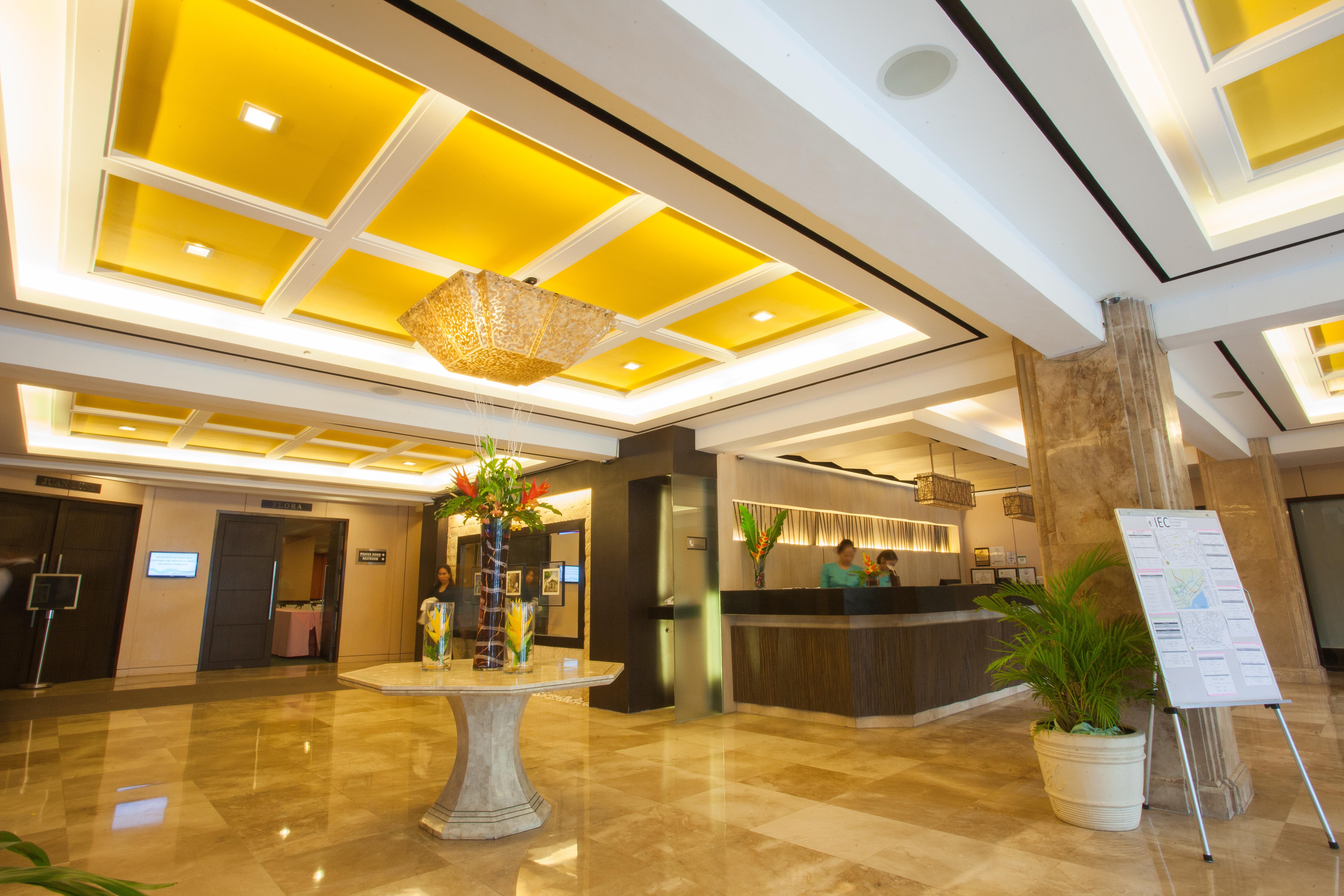 Cebu Grand Hotel Bagian luar foto